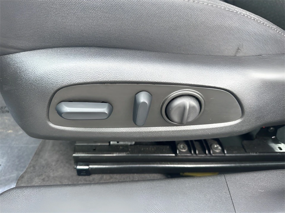 2025 Chevrolet Malibu - Image 10 of 12