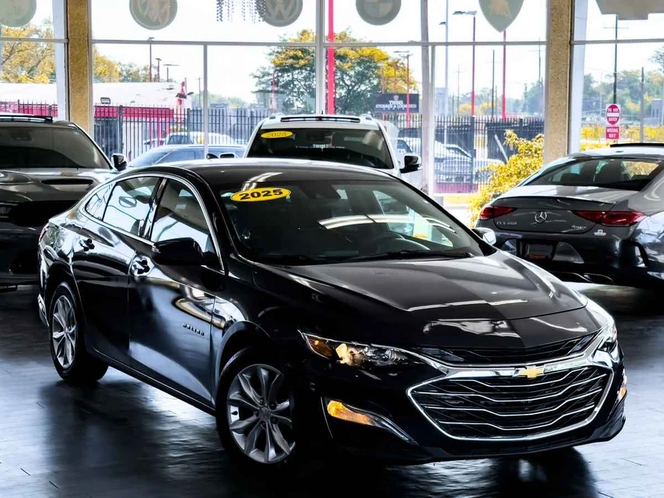 2025 Chevrolet Malibu - Image 2 of 12