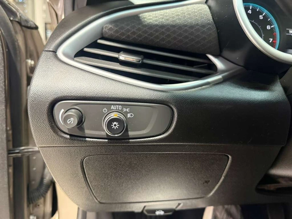 2025 Chevrolet Malibu - Image 20 of 21
