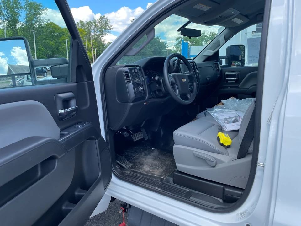 2025 Chevrolet Silverado - Image 15 of 24