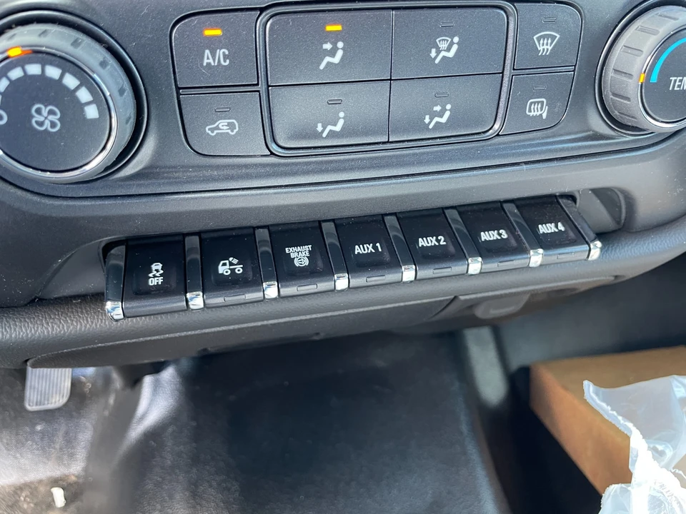 2025 Chevrolet Silverado - Image 20 of 24