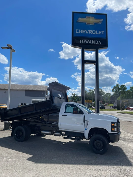2025 Chevrolet Silverado - Image 2 of 24