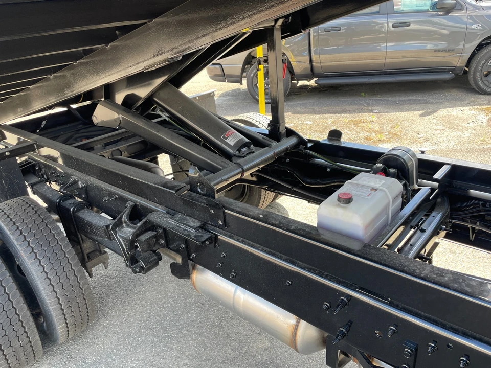2025 Chevrolet Silverado - Image 6 of 24