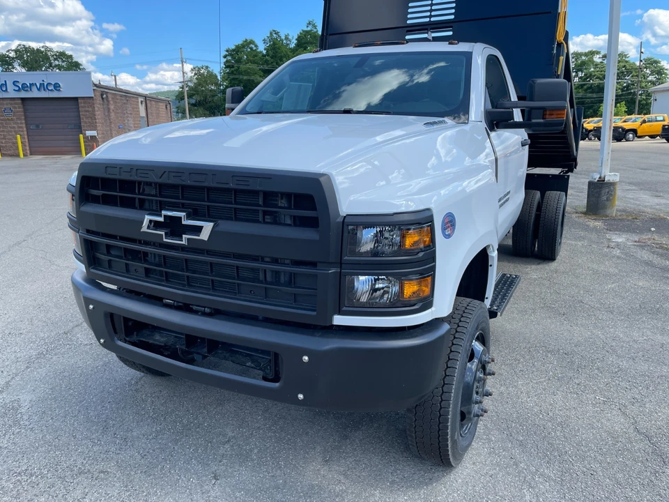 2025 Chevrolet Silverado - Image 13 of 24