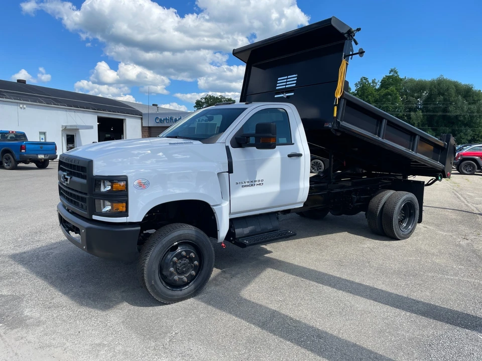 2025 Chevrolet Silverado - Image 12 of 24