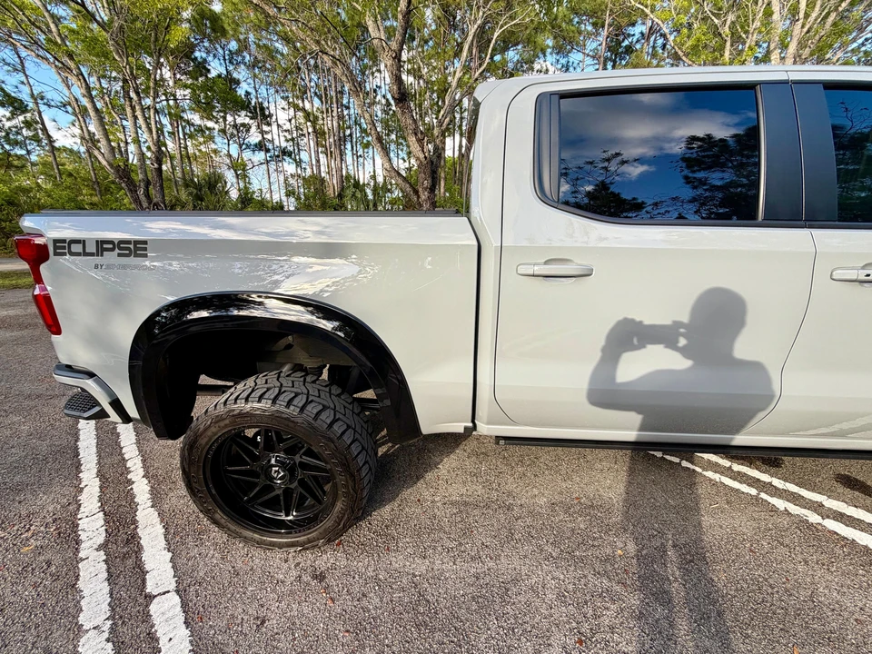 2025 Chevrolet Silverado 4th Gen - Image 25 of 31