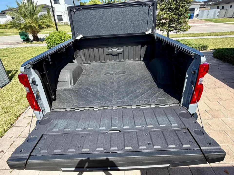 2025 Chevrolet Silverado 4th Gen - Image 12 of 31