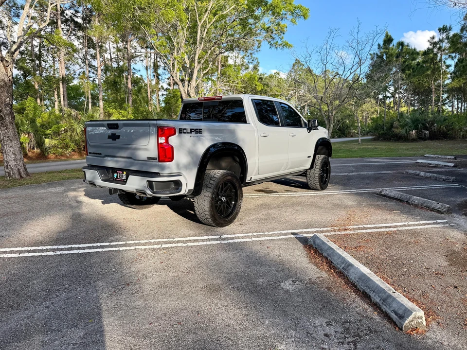 2025 Chevrolet Silverado 4th Gen - Image 15 of 31