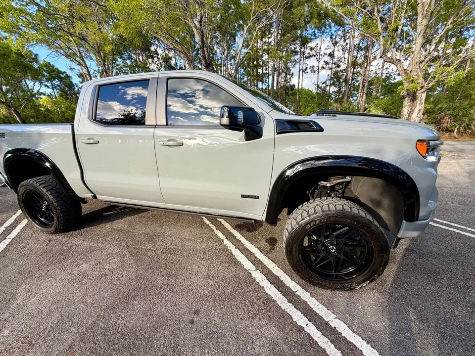 2025 Chevrolet Silverado 4th Gen - Image 27 of 31