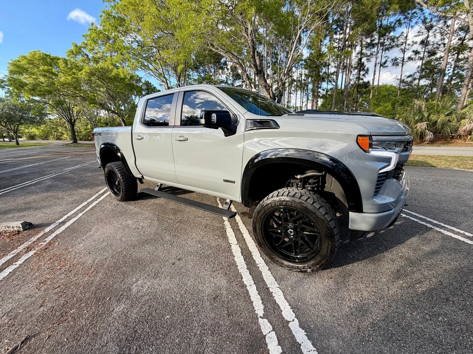 2025 Chevrolet Silverado 4th Gen - Image 16 of 31