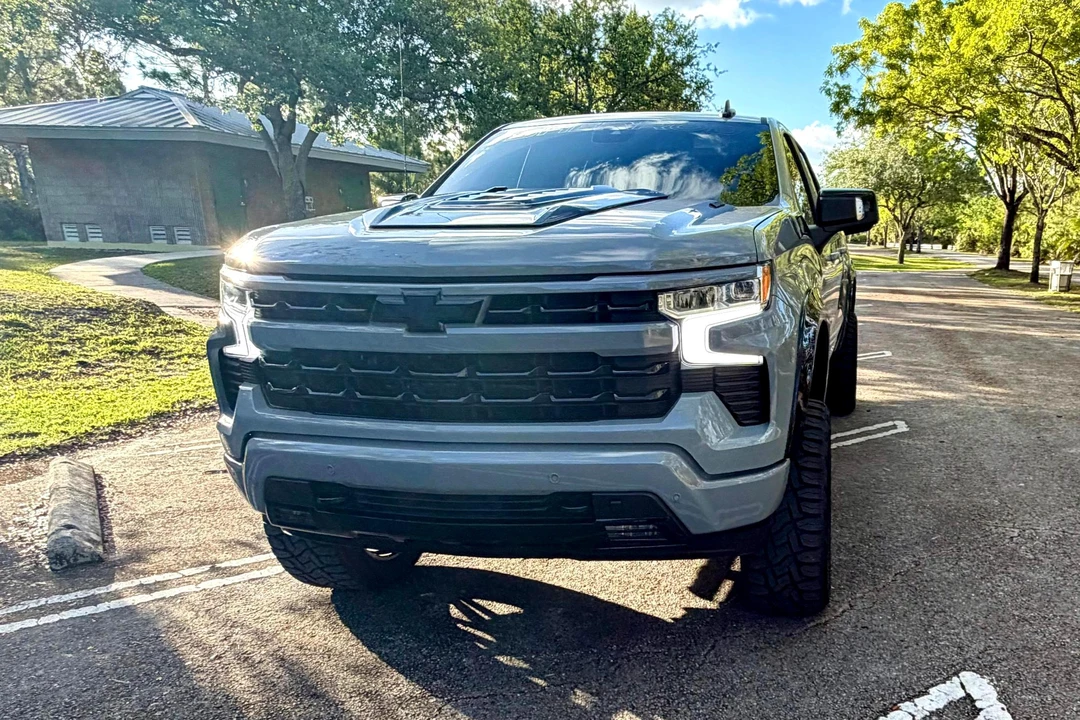 2025 Chevrolet Silverado 4th Gen - Image 2 of 31