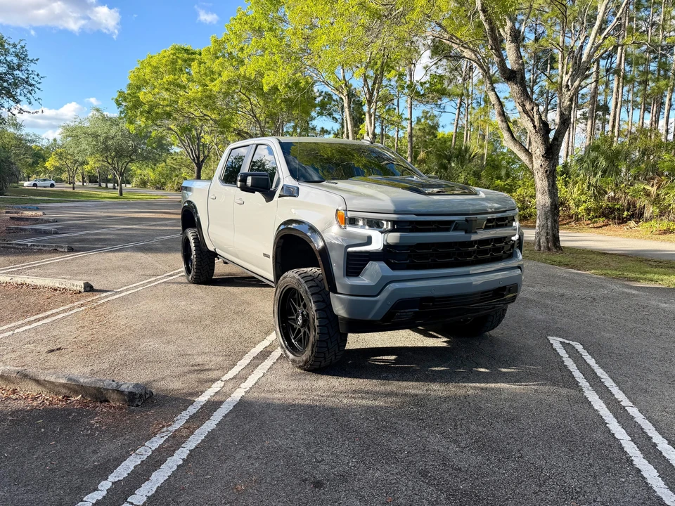 2025 Chevrolet Silverado 4th Gen - Image 19 of 31