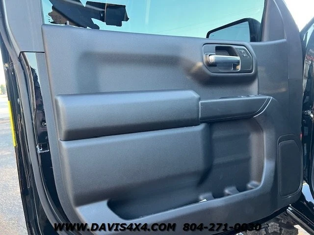 2025 Chevrolet Silverado 4th Gen - Image 18 of 30