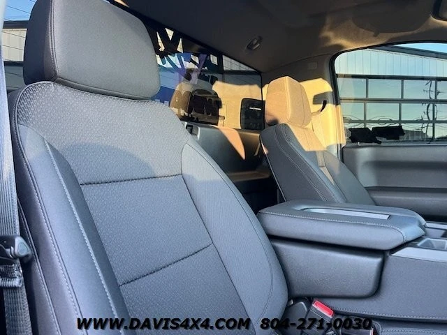 2025 Chevrolet Silverado 4th Gen - Image 24 of 30