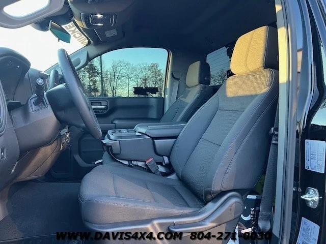 2025 Chevrolet Silverado 4th Gen - Image 17 of 30