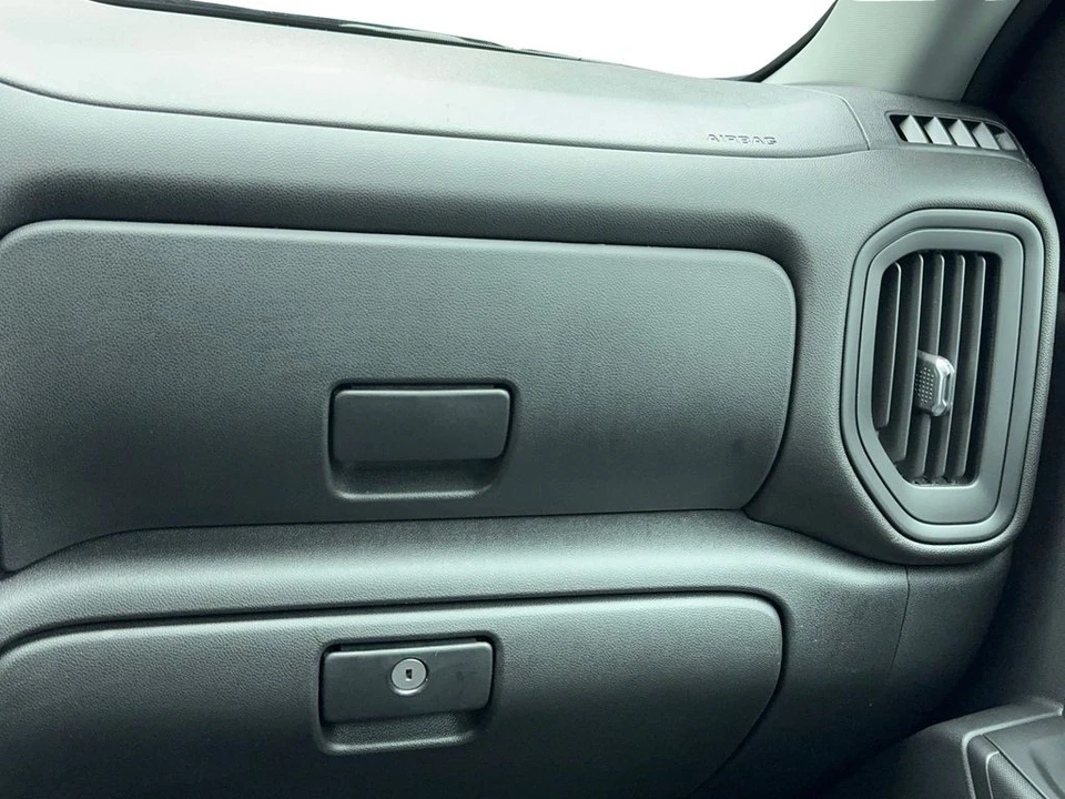 2025 Chevrolet Silverado 4th Gen - Image 20 of 21