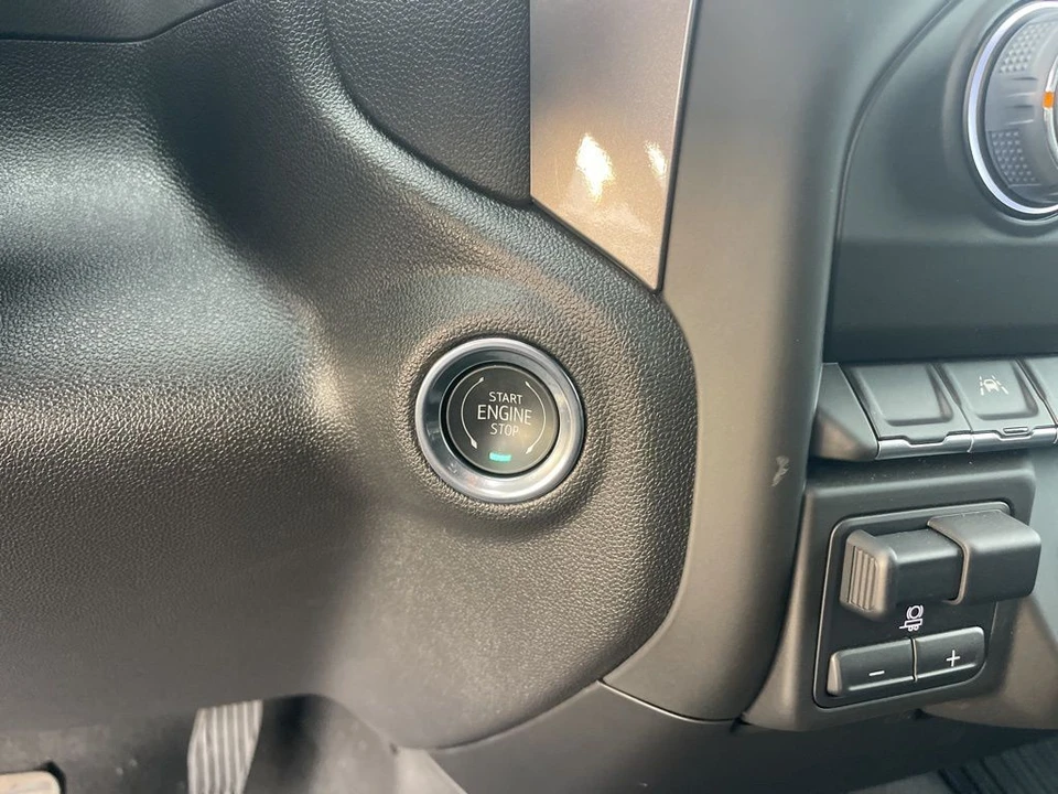 2025 Chevrolet Silverado 4th Gen - Image 19 of 21