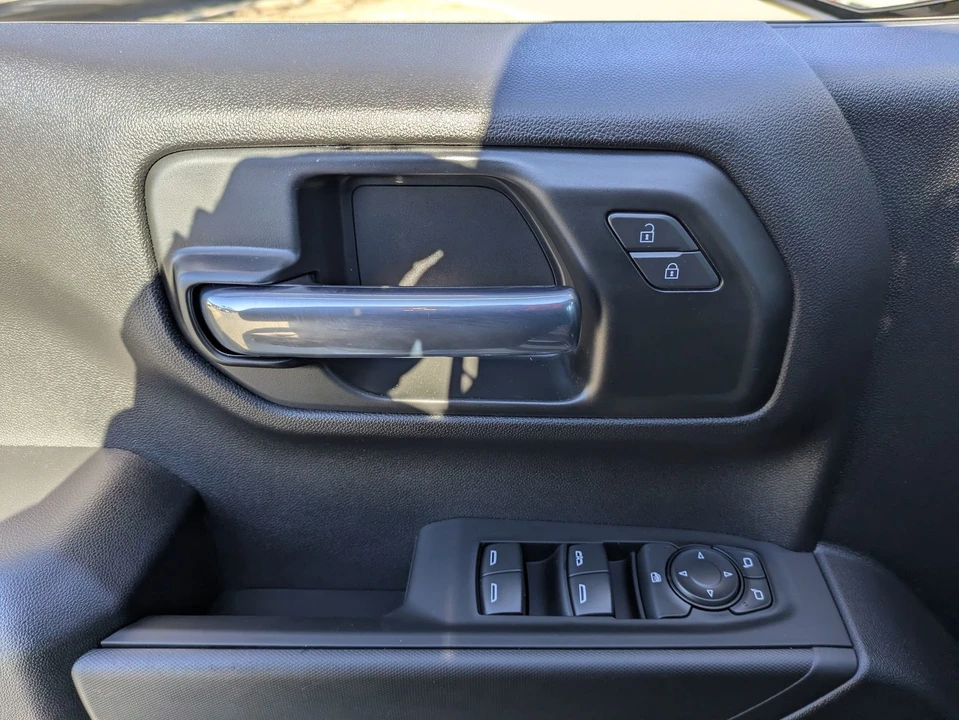 2025 Chevrolet Silverado 4th Gen - Image 17 of 21