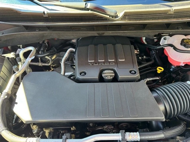 2025 Chevrolet Silverado 4th Gen - Image 10 of 12