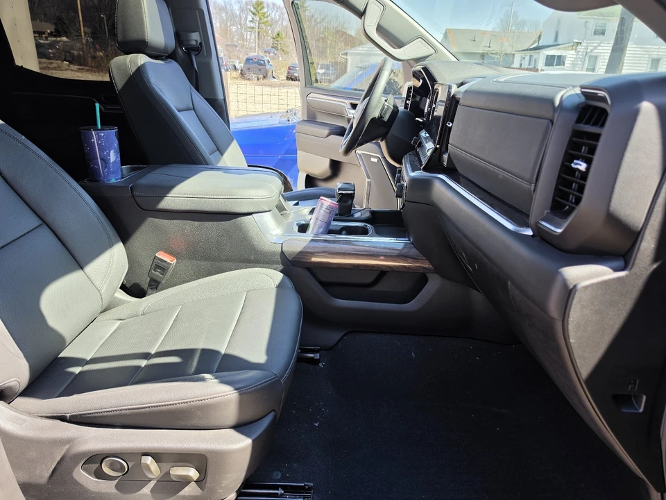 2025 Chevrolet Silverado 4th Gen - Image 17 of 21