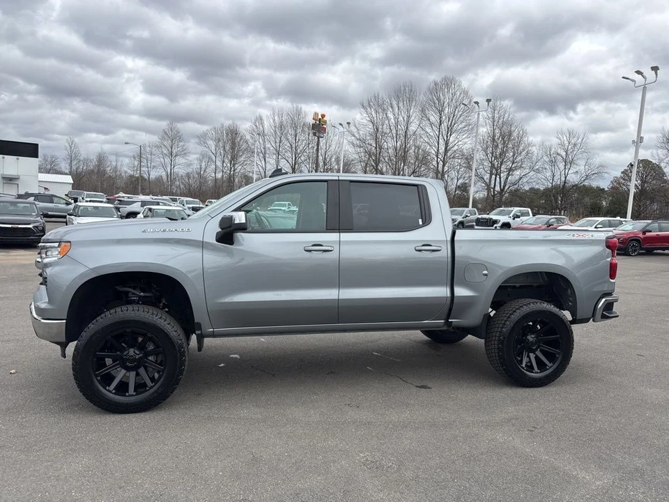 2025 Chevrolet Silverado 4th Gen - Image 2 of 21