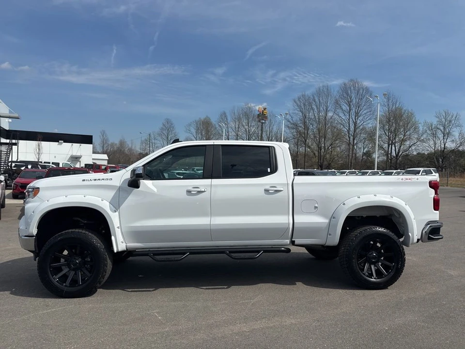 2025 Chevrolet Silverado 4th Gen - Image 2 of 31