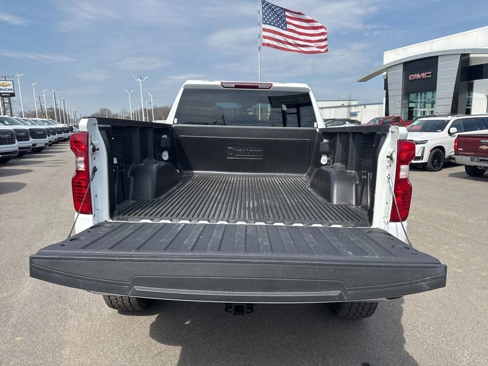 2025 Chevrolet Silverado 4th Gen - Image 29 of 31