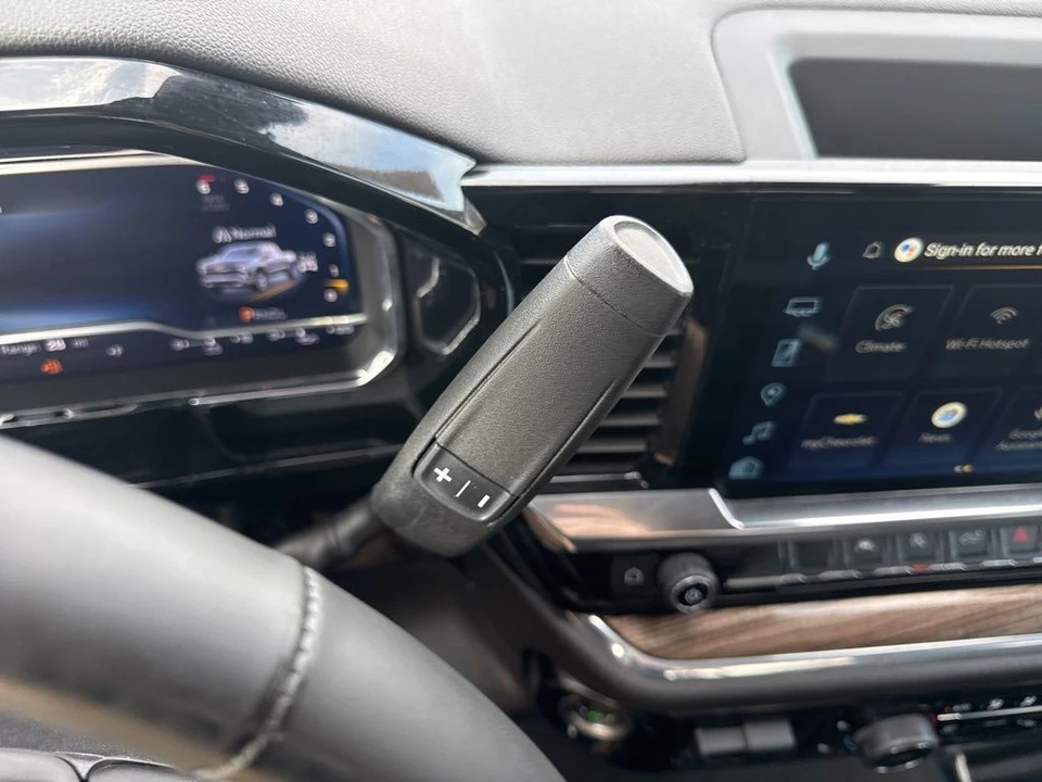 2025 Chevrolet Silverado 4th Gen - Image 17 of 21