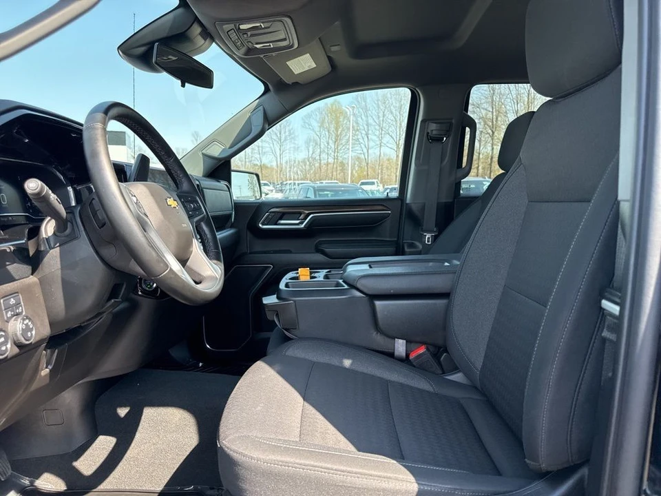 2025 Chevrolet Silverado 4th Gen - Image 9 of 21
