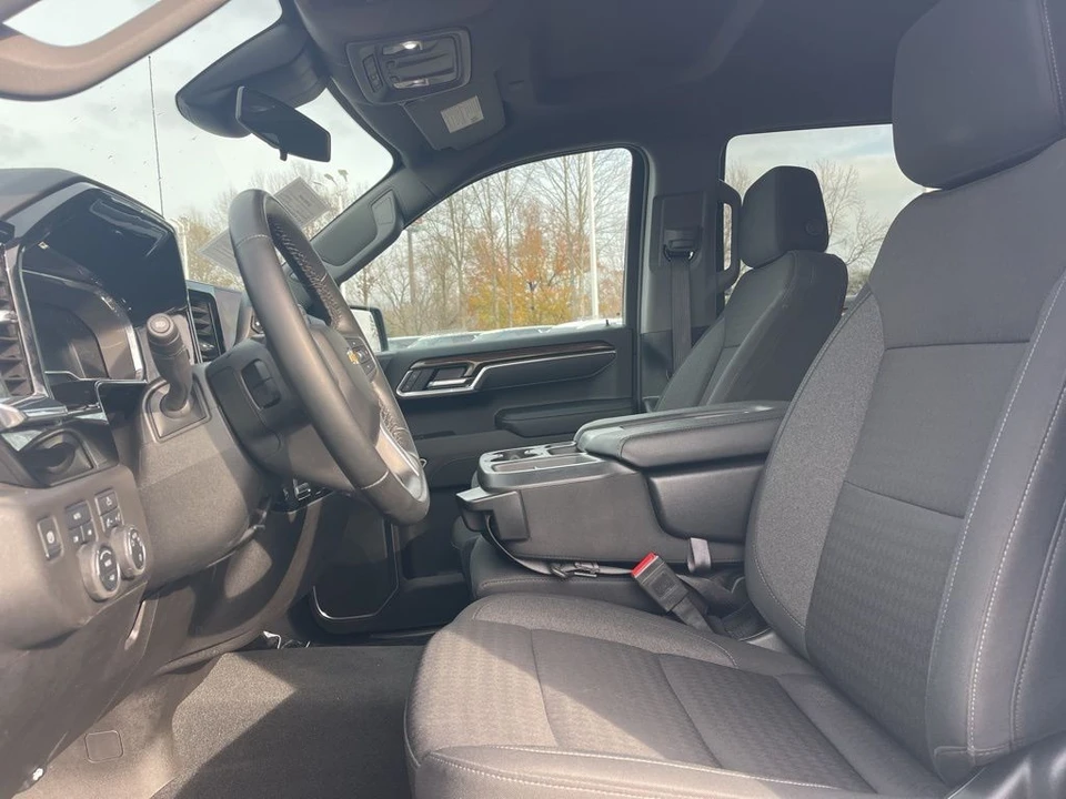 2025 Chevrolet Silverado 4th Gen - Image 10 of 12