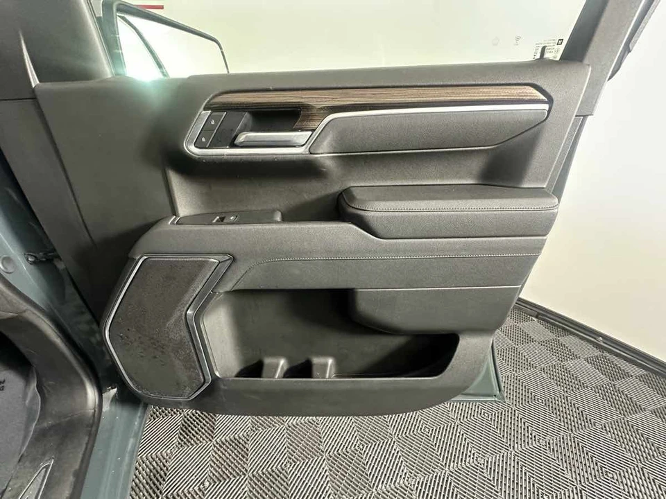 2025 Chevrolet Silverado 4th Gen - Image 14 of 21