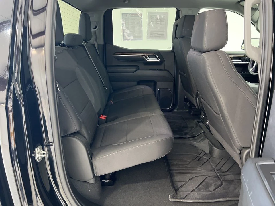 2025 Chevrolet Silverado 4th Gen - Image 24 of 30