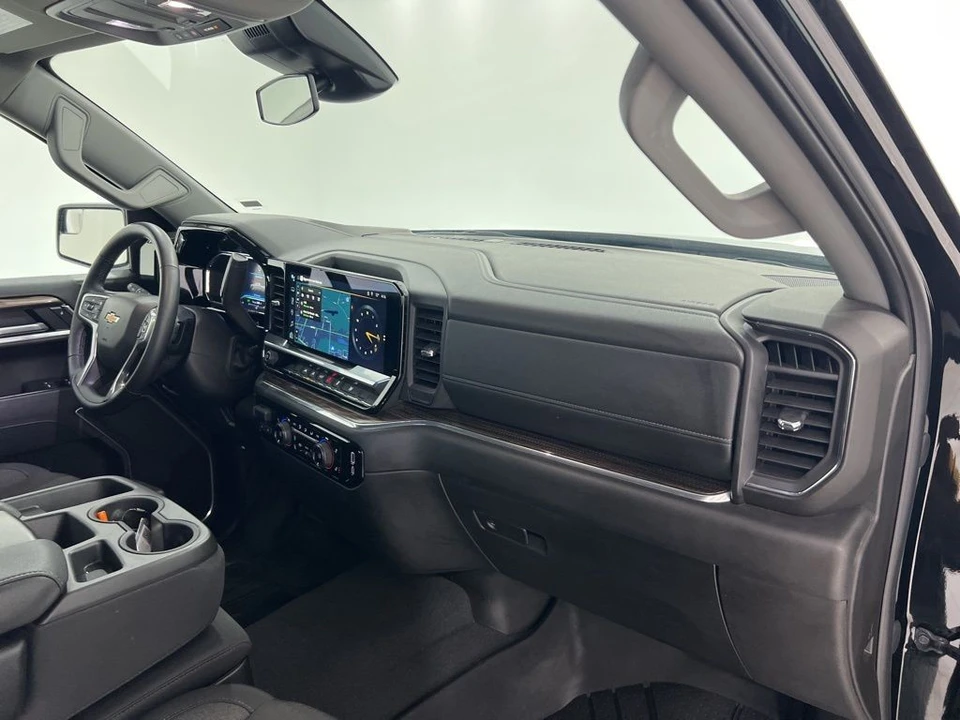 2025 Chevrolet Silverado 4th Gen - Image 26 of 30