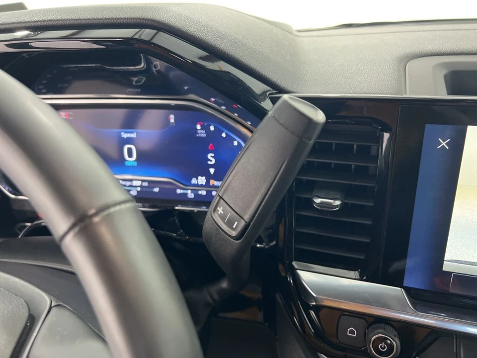 2025 Chevrolet Silverado 4th Gen - Image 15 of 30