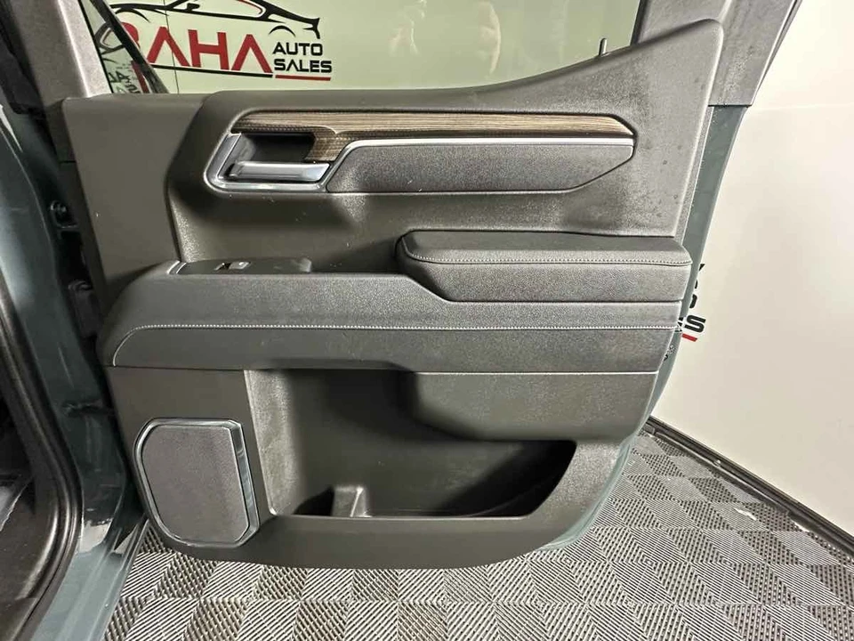 2025 Chevrolet Silverado 4th Gen - Image 18 of 21