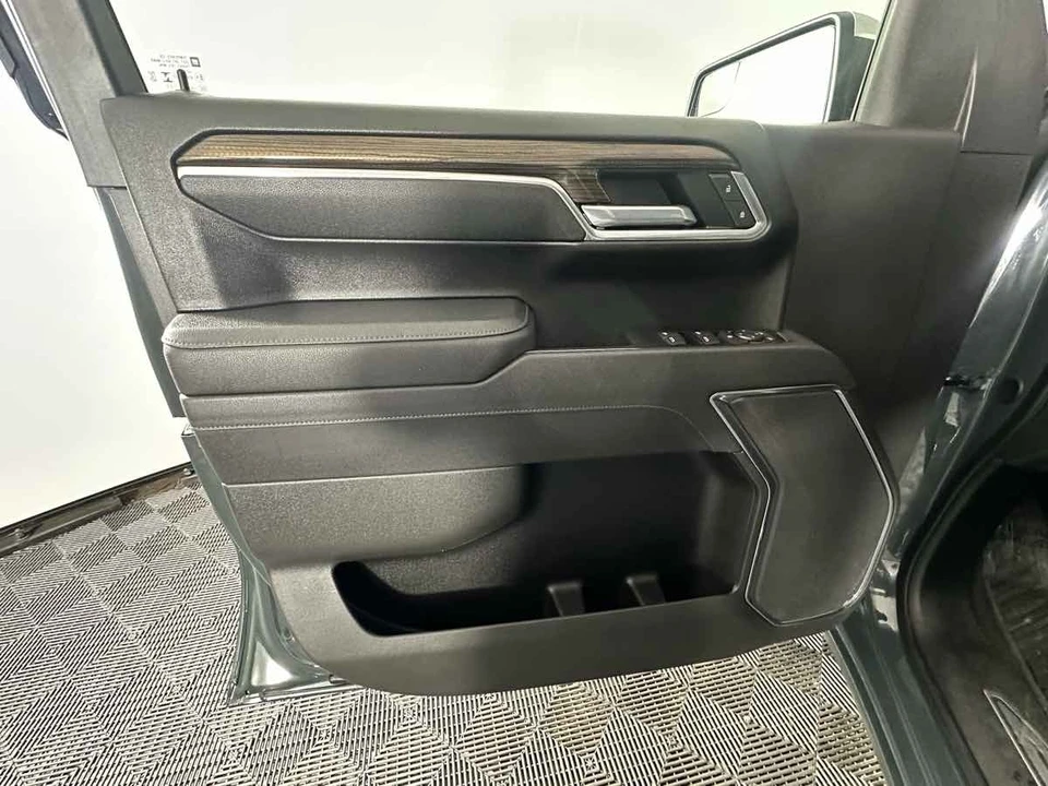2025 Chevrolet Silverado 4th Gen - Image 15 of 21