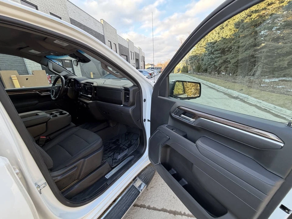 2025 Chevrolet Silverado 4th Gen - Image 18 of 21