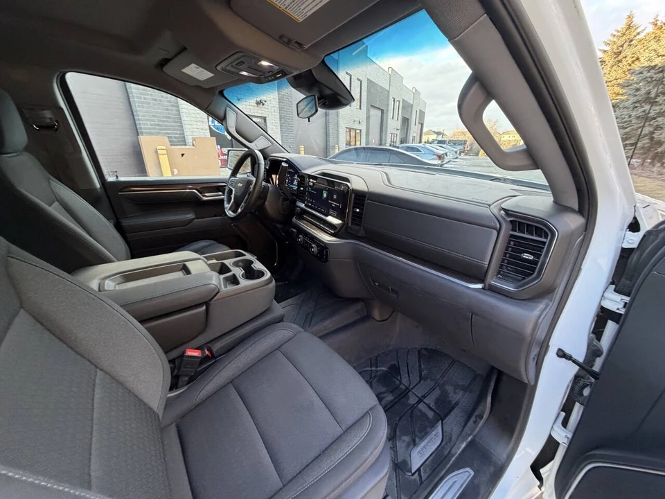 2025 Chevrolet Silverado 4th Gen - Image 17 of 21
