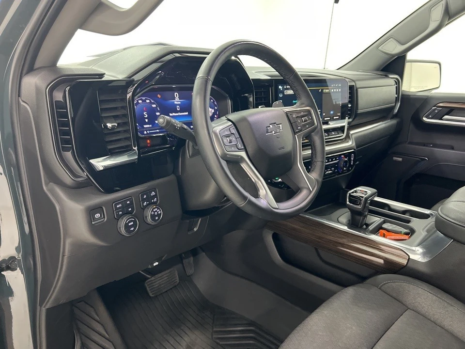 2025 Chevrolet Silverado 4th Gen - Image 9 of 12