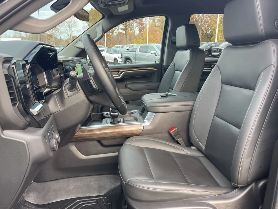 2025 Chevrolet Silverado 4th Gen - Image 11 of 12