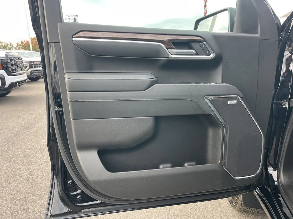 2025 Chevrolet Silverado 4th Gen - Image 9 of 12