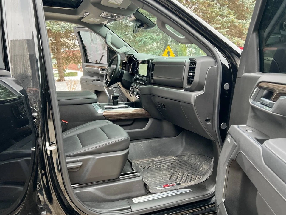 2025 Chevrolet Silverado 4th Gen - Image 17 of 21