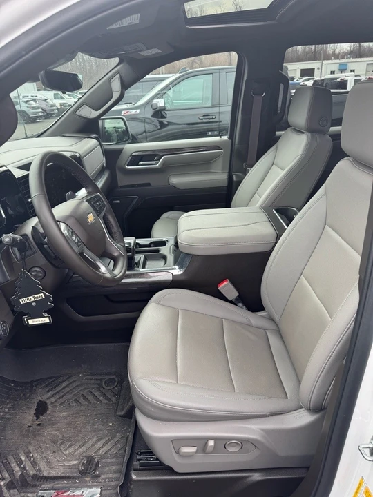 2025 Chevrolet Silverado 4th Gen - Image 10 of 12