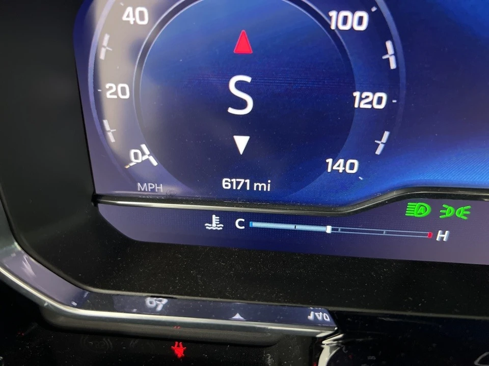2025 Chevrolet Silverado 4th Gen - Image 11 of 12