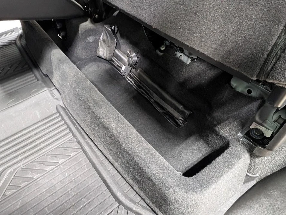 2025 Chevrolet Silverado 4th Gen - Image 17 of 21