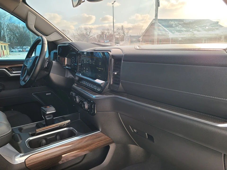 2025 Chevrolet Silverado 4th Gen - Image 15 of 21