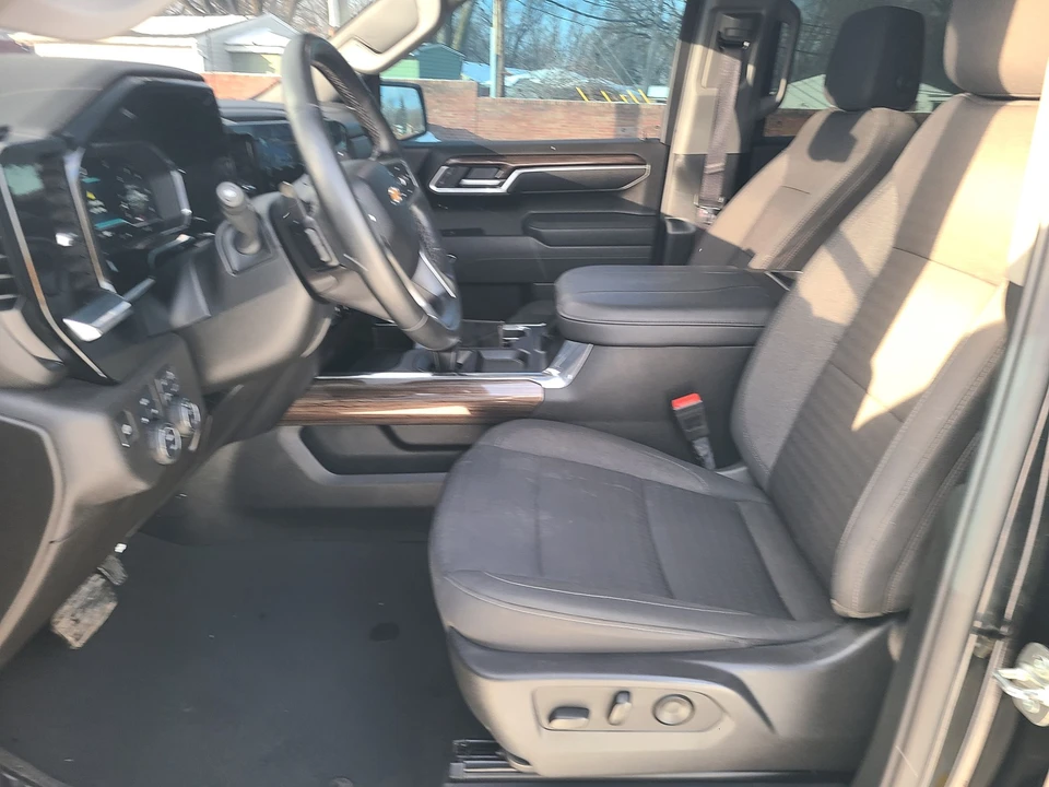 2025 Chevrolet Silverado 4th Gen - Image 10 of 21