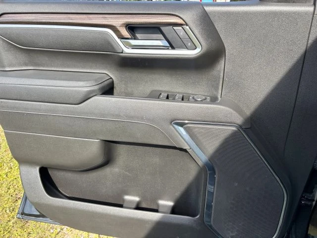 2025 Chevrolet Silverado 4th Gen - Image 20 of 21