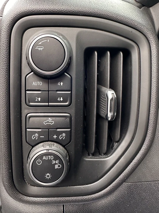 2025 Chevrolet Silverado 4th Gen - Image 20 of 21