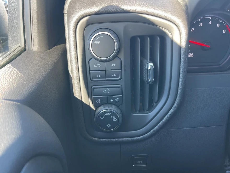 2025 Chevrolet Silverado 4th Gen - Image 20 of 21